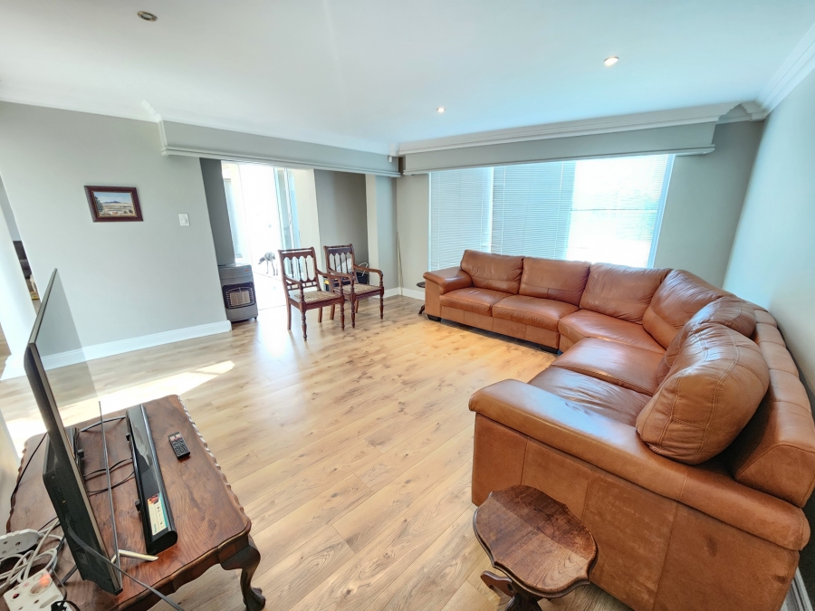 5 Bedroom Property for Sale in Waterkloof Ridge Gauteng