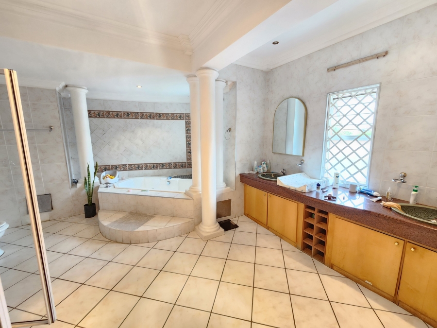 5 Bedroom Property for Sale in Waterkloof Ridge Gauteng