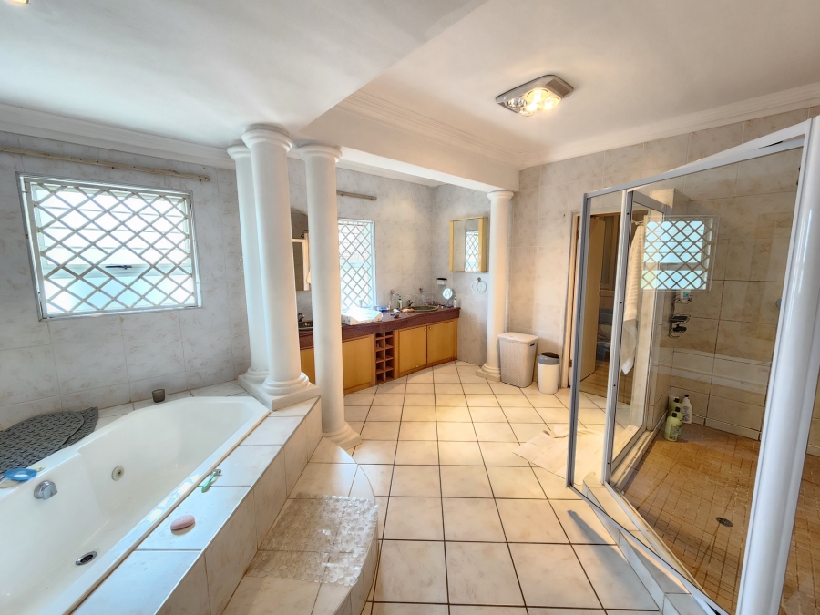 5 Bedroom Property for Sale in Waterkloof Ridge Gauteng