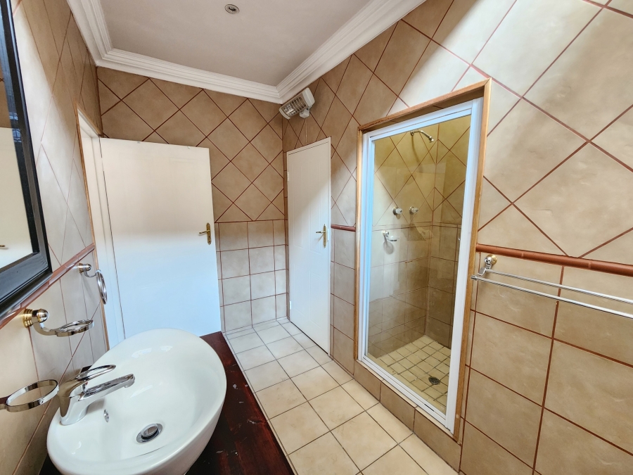 5 Bedroom Property for Sale in Waterkloof Ridge Gauteng