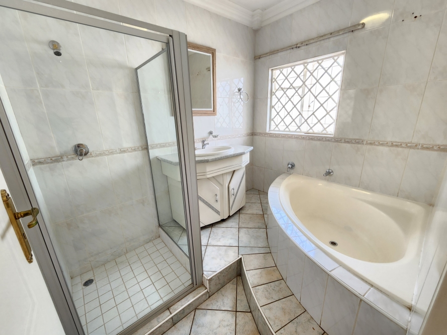 5 Bedroom Property for Sale in Waterkloof Ridge Gauteng