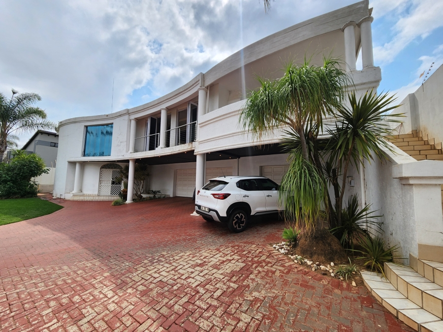 5 Bedroom Property for Sale in Waterkloof Ridge Gauteng