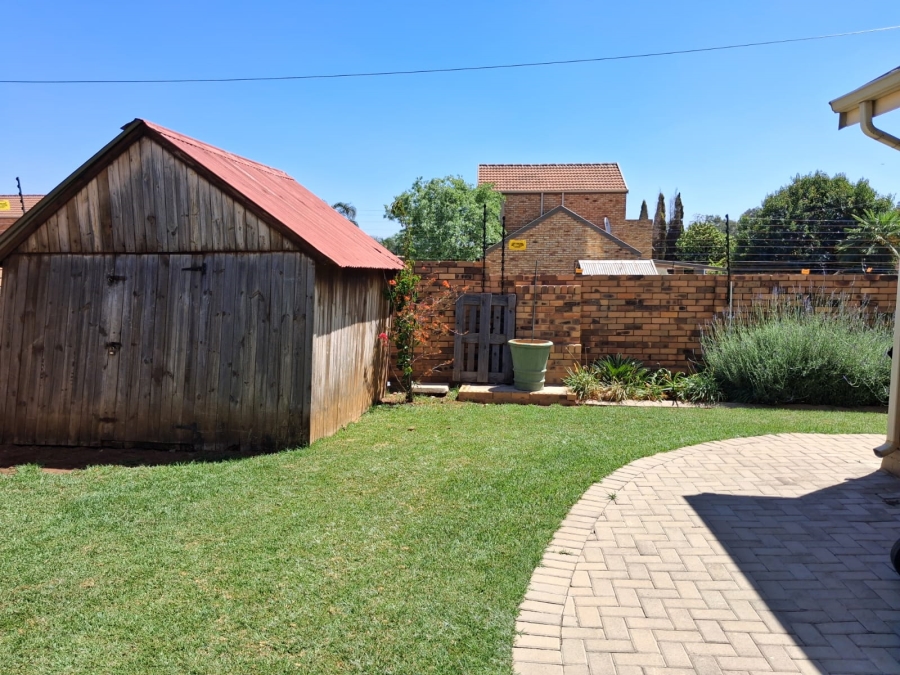3 Bedroom Property for Sale in Wilgeheuwel Gauteng
