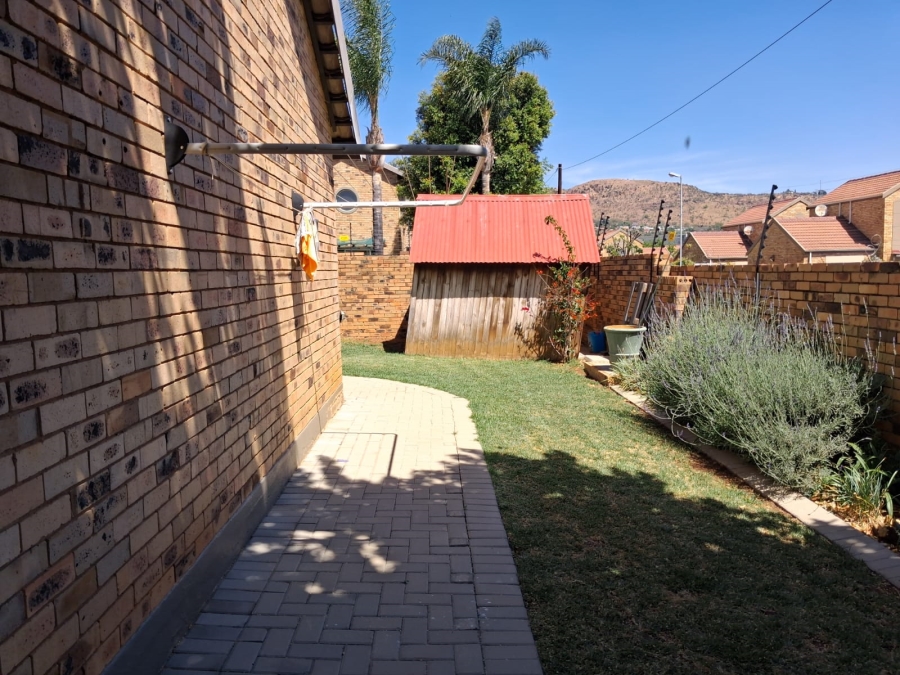 3 Bedroom Property for Sale in Wilgeheuwel Gauteng
