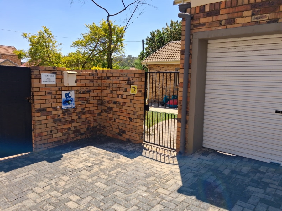 3 Bedroom Property for Sale in Wilgeheuwel Gauteng