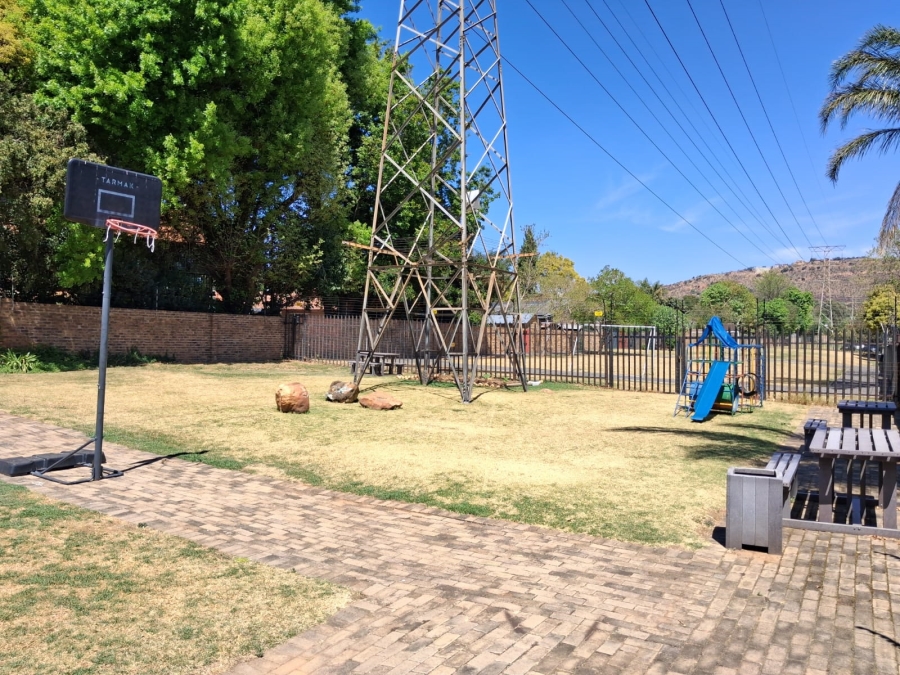 3 Bedroom Property for Sale in Wilgeheuwel Gauteng