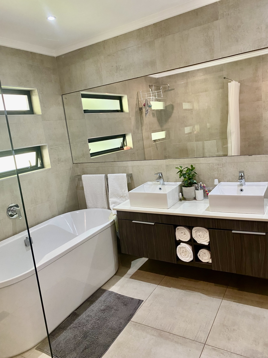 3 Bedroom Property for Sale in Hurlingham Gauteng