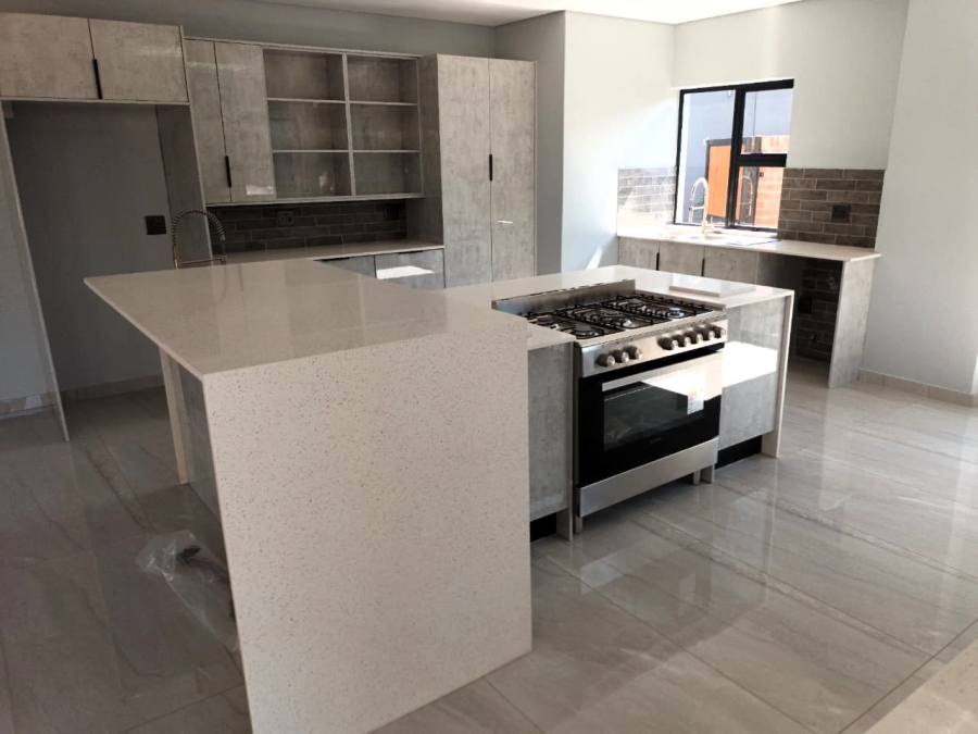 To Let 3 Bedroom Property for Rent in Zwartkop Golf Estate Gauteng