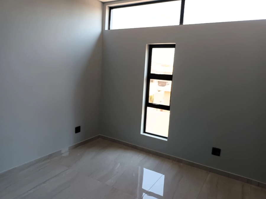 To Let 3 Bedroom Property for Rent in Zwartkop Golf Estate Gauteng