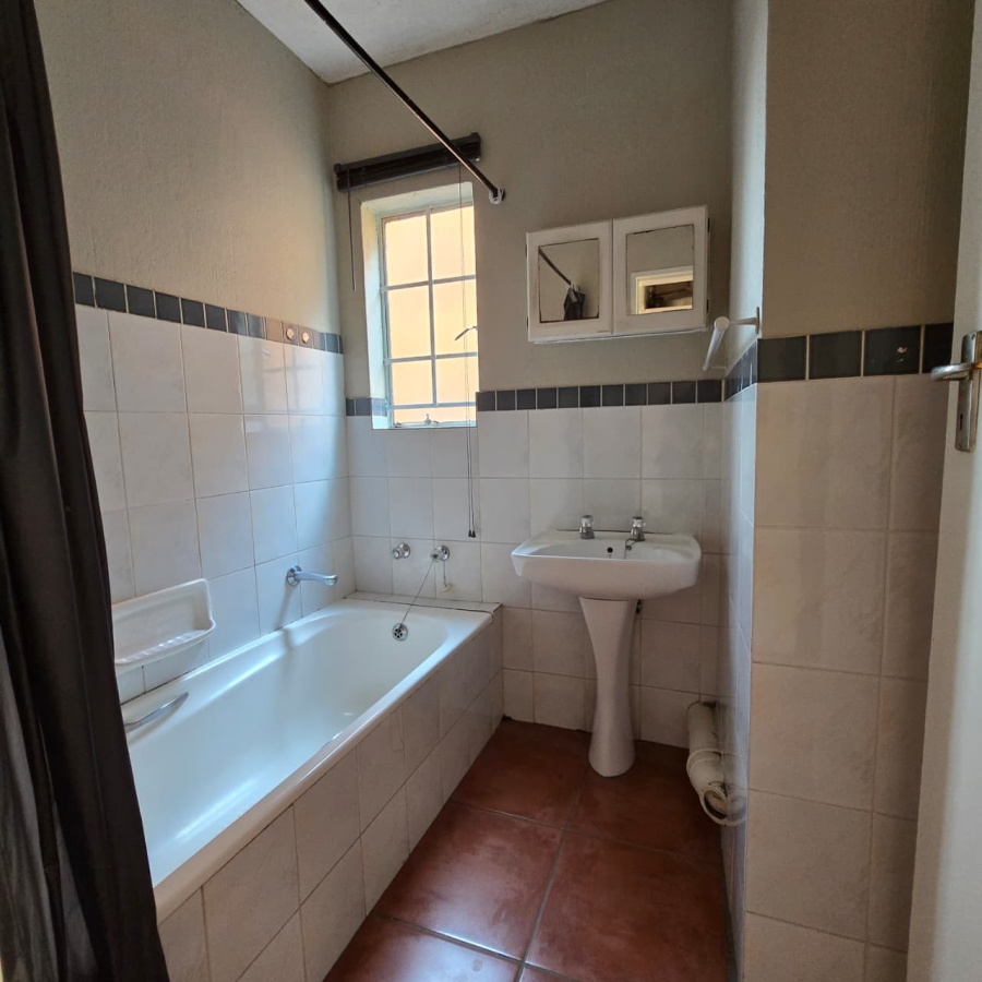 To Let 2 Bedroom Property for Rent in Moregloed Gauteng