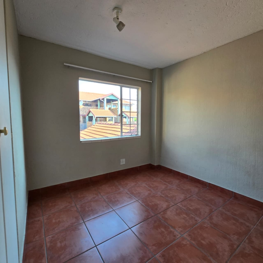 To Let 2 Bedroom Property for Rent in Moregloed Gauteng