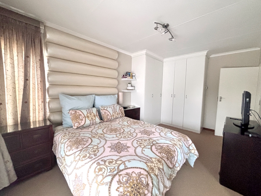 3 Bedroom Property for Sale in Oukraal Estate Gauteng