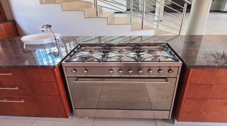 6 Bedroom Property for Sale in Blue Saddle Ranches Gauteng