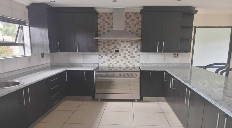 6 Bedroom Property for Sale in Blue Saddle Ranches Gauteng