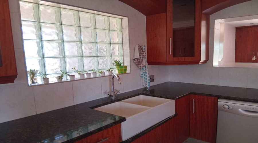 6 Bedroom Property for Sale in Blue Saddle Ranches Gauteng