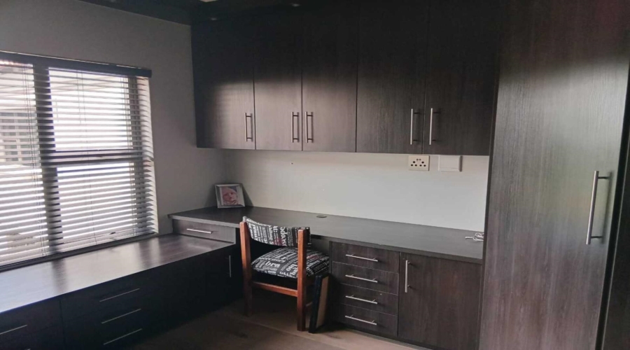 6 Bedroom Property for Sale in Blue Saddle Ranches Gauteng