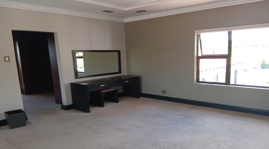 6 Bedroom Property for Sale in Blue Saddle Ranches Gauteng
