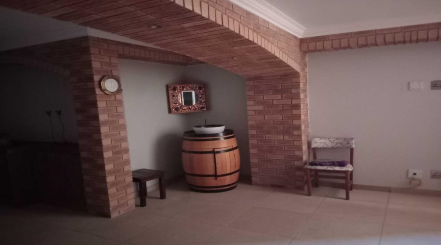 6 Bedroom Property for Sale in Blue Saddle Ranches Gauteng