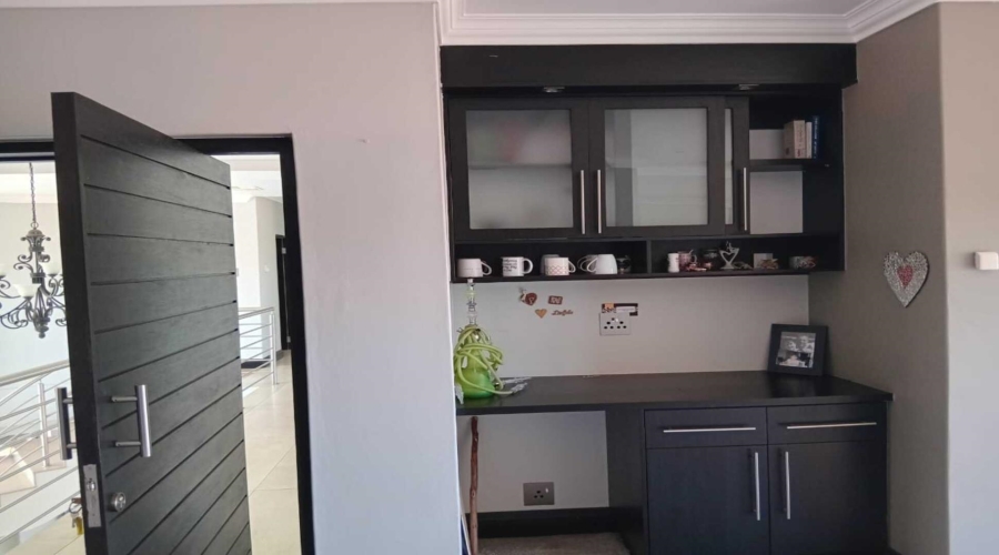 6 Bedroom Property for Sale in Blue Saddle Ranches Gauteng