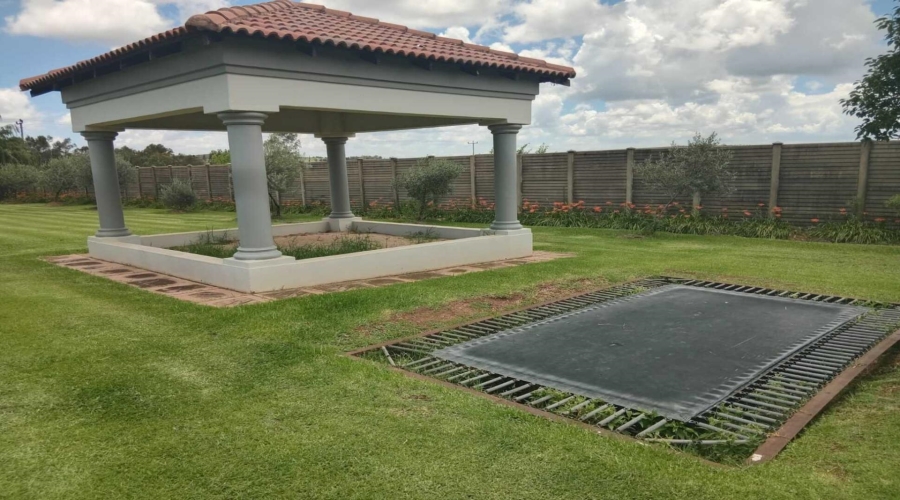 6 Bedroom Property for Sale in Blue Saddle Ranches Gauteng