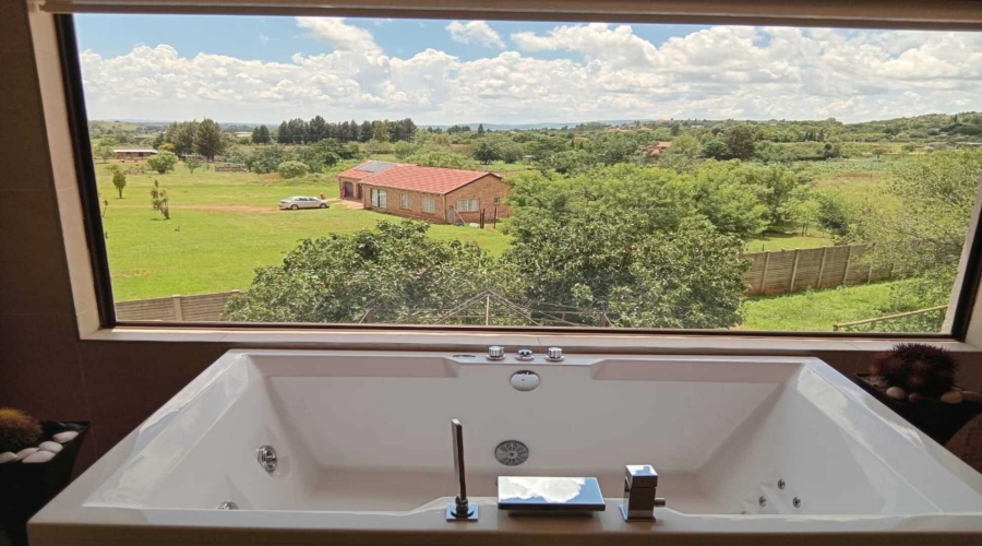 6 Bedroom Property for Sale in Blue Saddle Ranches Gauteng