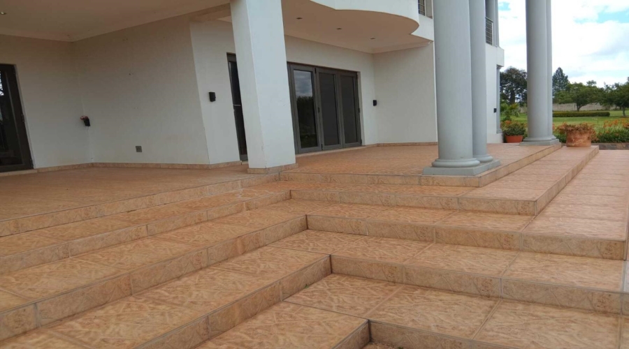 6 Bedroom Property for Sale in Blue Saddle Ranches Gauteng