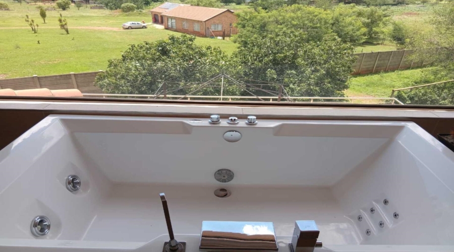 6 Bedroom Property for Sale in Blue Saddle Ranches Gauteng
