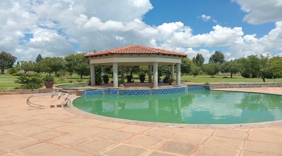6 Bedroom Property for Sale in Blue Saddle Ranches Gauteng