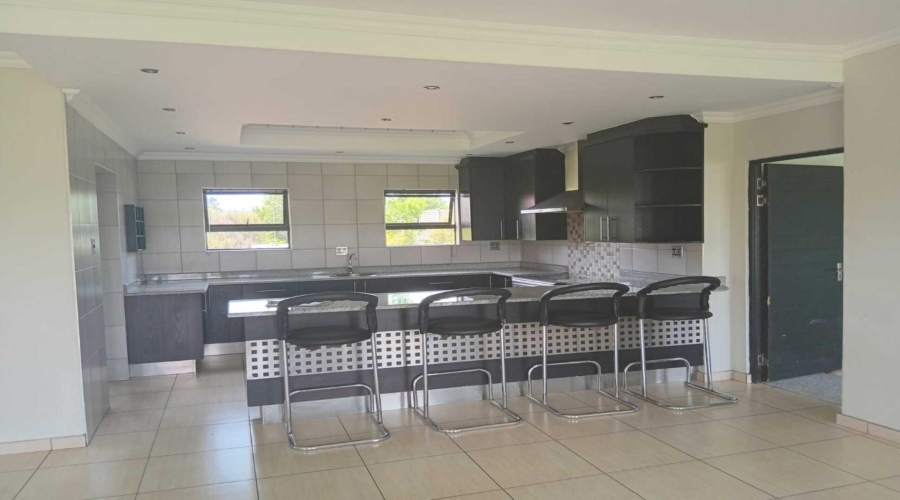 6 Bedroom Property for Sale in Blue Saddle Ranches Gauteng