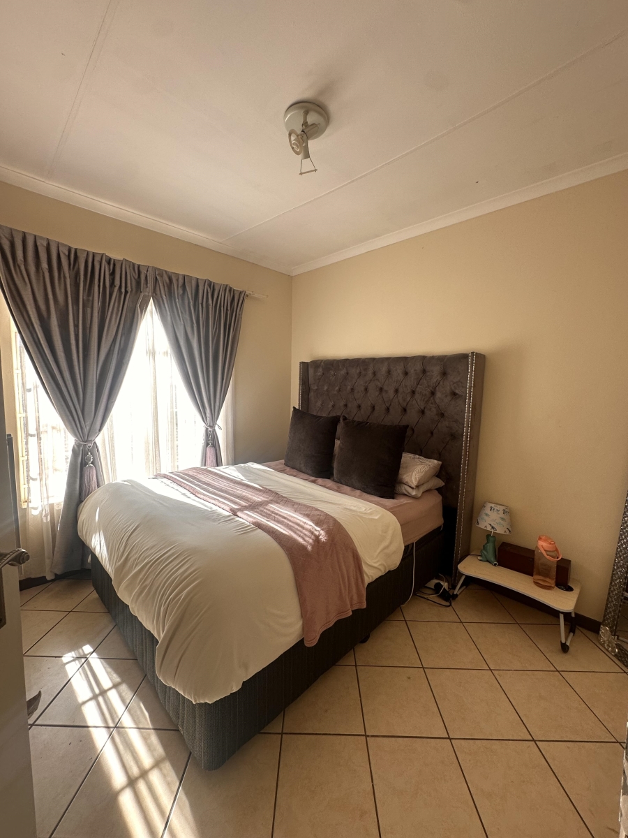 2 Bedroom Property for Sale in Monavoni Gauteng