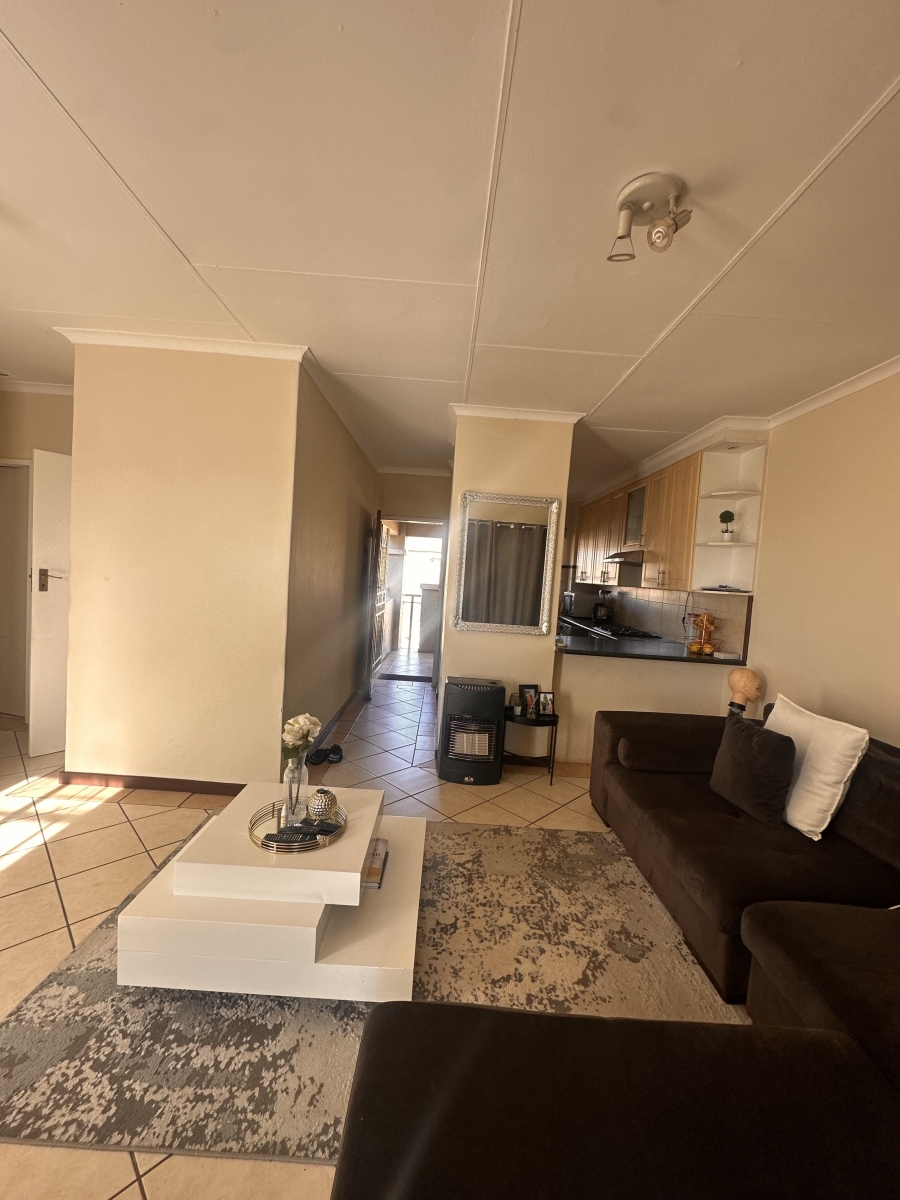 2 Bedroom Property for Sale in Monavoni Gauteng