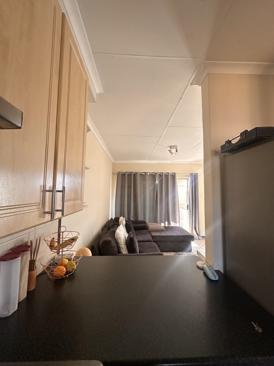 2 Bedroom Property for Sale in Monavoni Gauteng