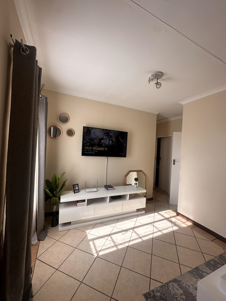 2 Bedroom Property for Sale in Monavoni Gauteng
