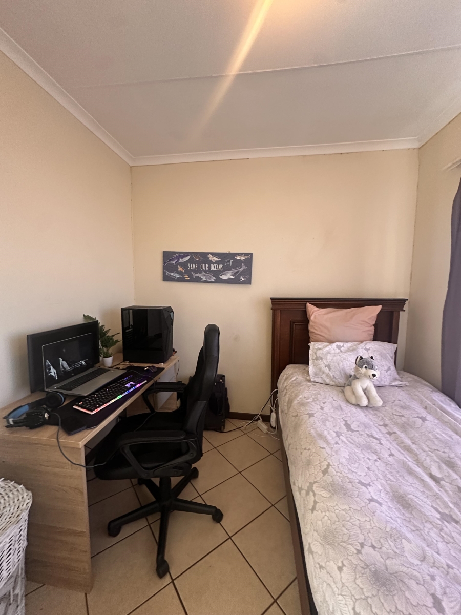 2 Bedroom Property for Sale in Monavoni Gauteng