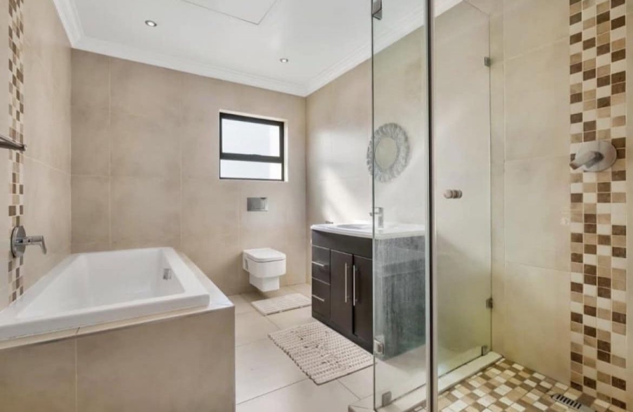 5 Bedroom Property for Sale in Blue Saddle Ranches Gauteng