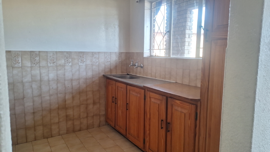 To Let 2 Bedroom Property for Rent in Lewisham Gauteng