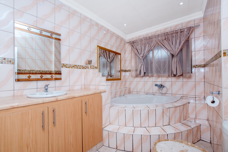 4 Bedroom Property for Sale in Delmore Park Gauteng