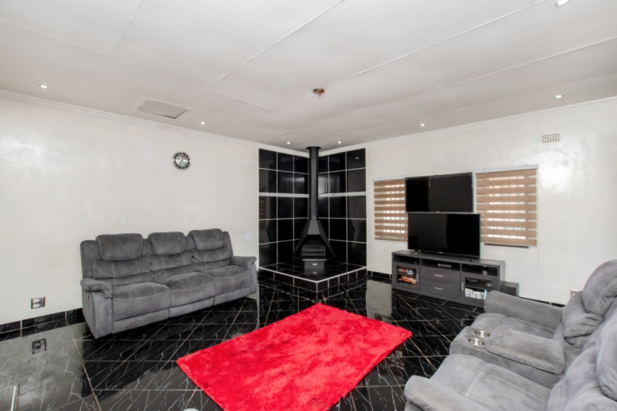 4 Bedroom Property for Sale in Delmore Park Gauteng
