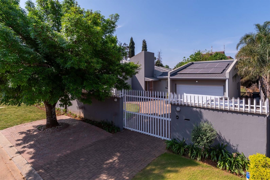 4 Bedroom Property for Sale in Farrarmere Gauteng