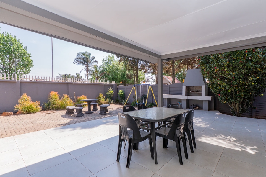 4 Bedroom Property for Sale in Farrarmere Gauteng