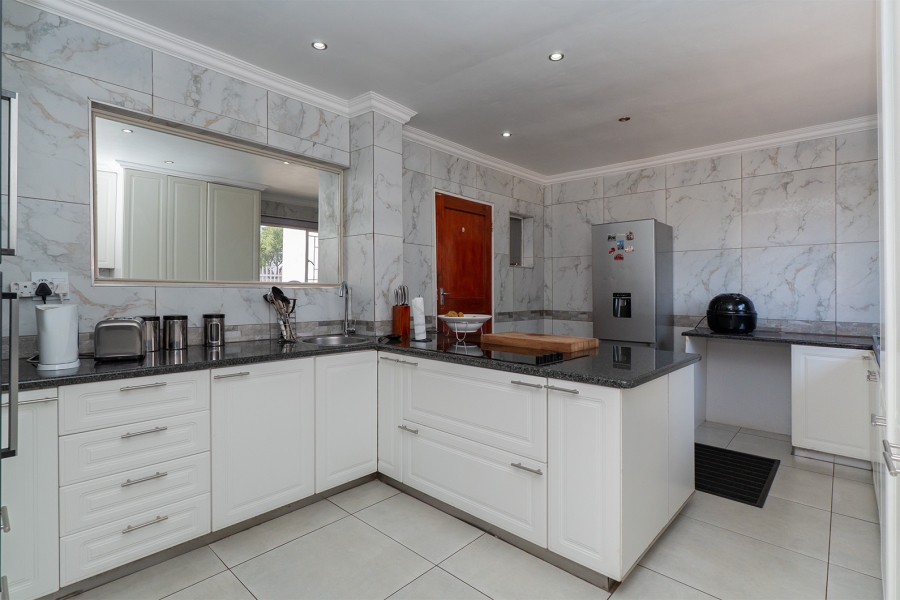 4 Bedroom Property for Sale in Farrarmere Gauteng