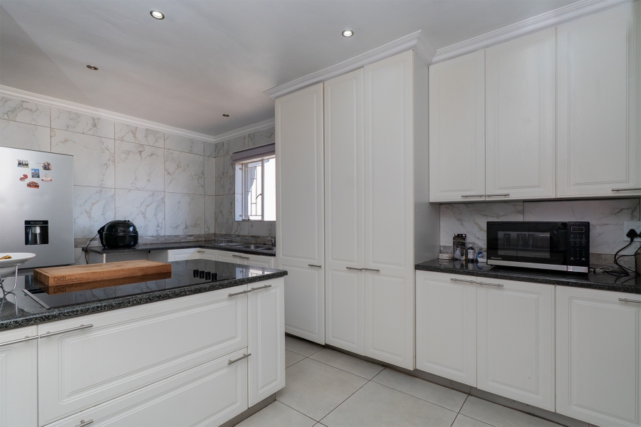 4 Bedroom Property for Sale in Farrarmere Gauteng