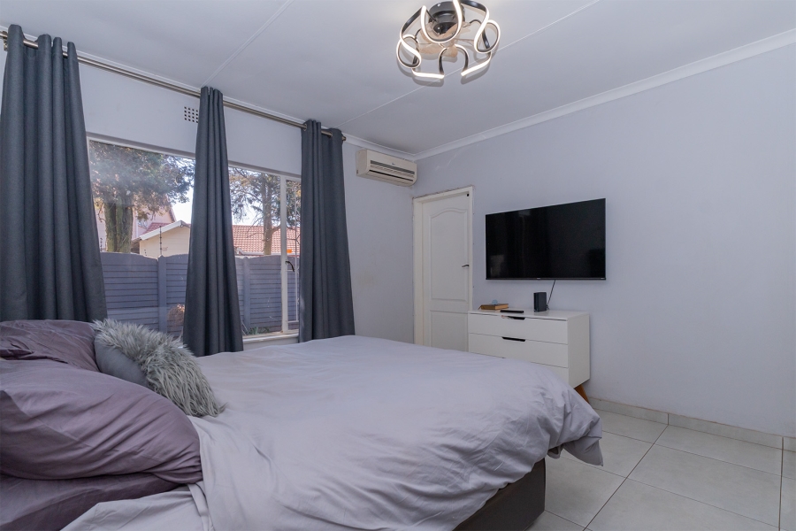 4 Bedroom Property for Sale in Farrarmere Gauteng
