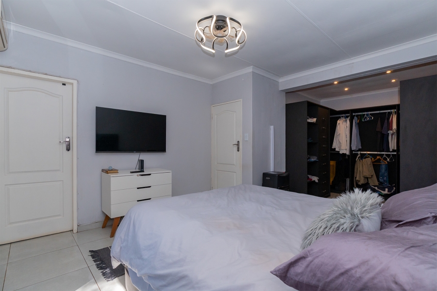 4 Bedroom Property for Sale in Farrarmere Gauteng