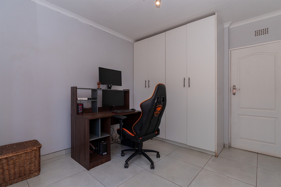 4 Bedroom Property for Sale in Farrarmere Gauteng