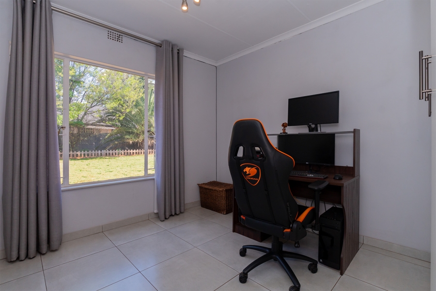 4 Bedroom Property for Sale in Farrarmere Gauteng