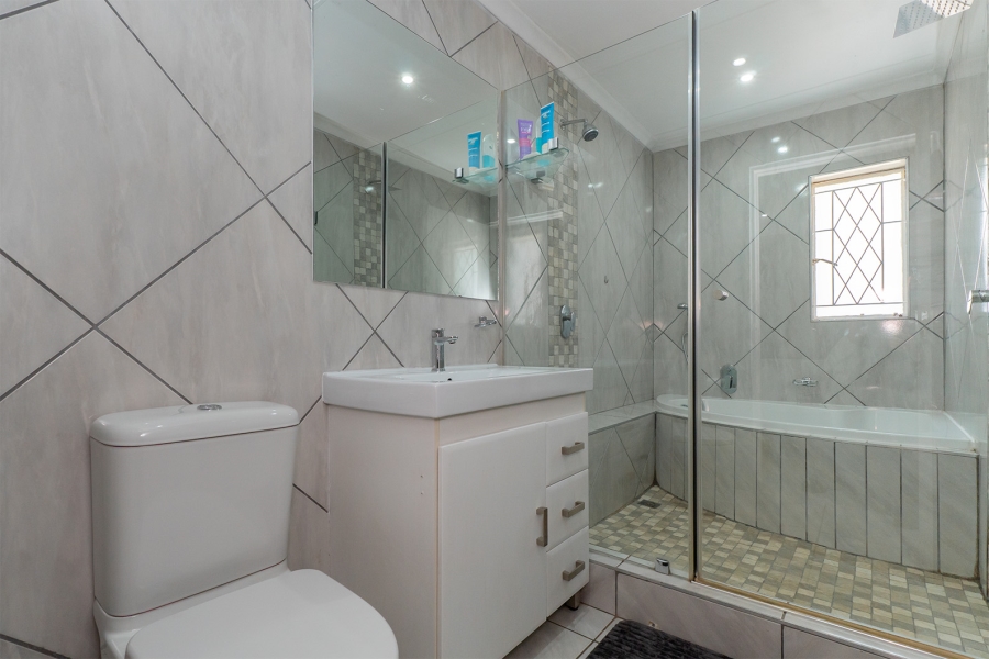 4 Bedroom Property for Sale in Farrarmere Gauteng