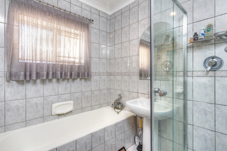 3 Bedroom Property for Sale in Mondeor Gauteng