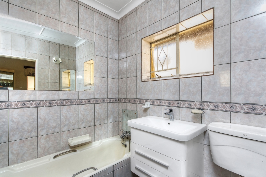 3 Bedroom Property for Sale in Mondeor Gauteng