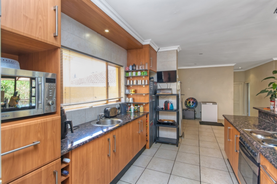 3 Bedroom Property for Sale in Mondeor Gauteng